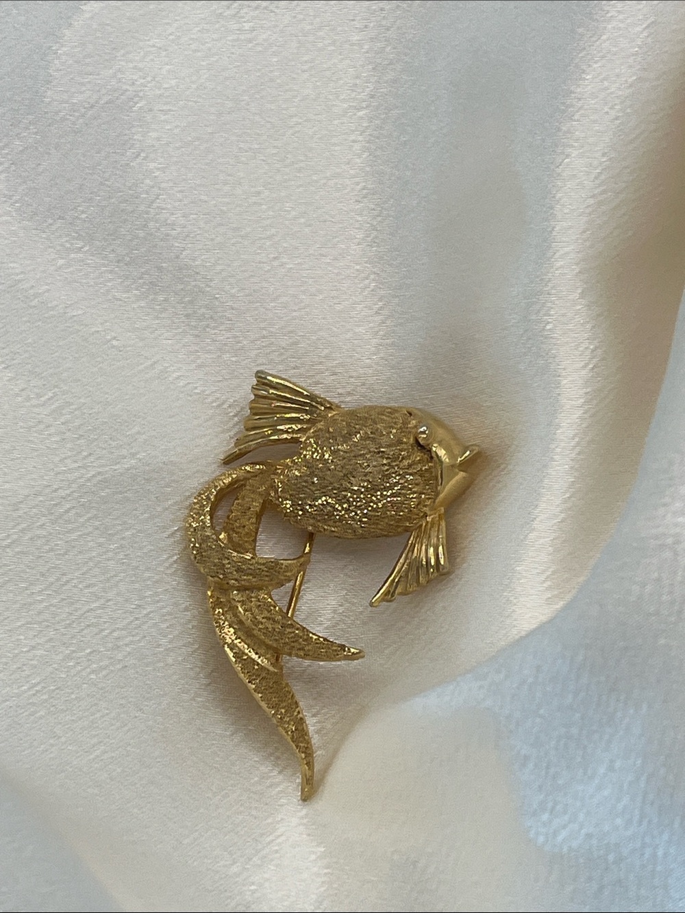 Elegant Hattie Carnegie Goldfish Brooch Pin - Gold-Tone Finish